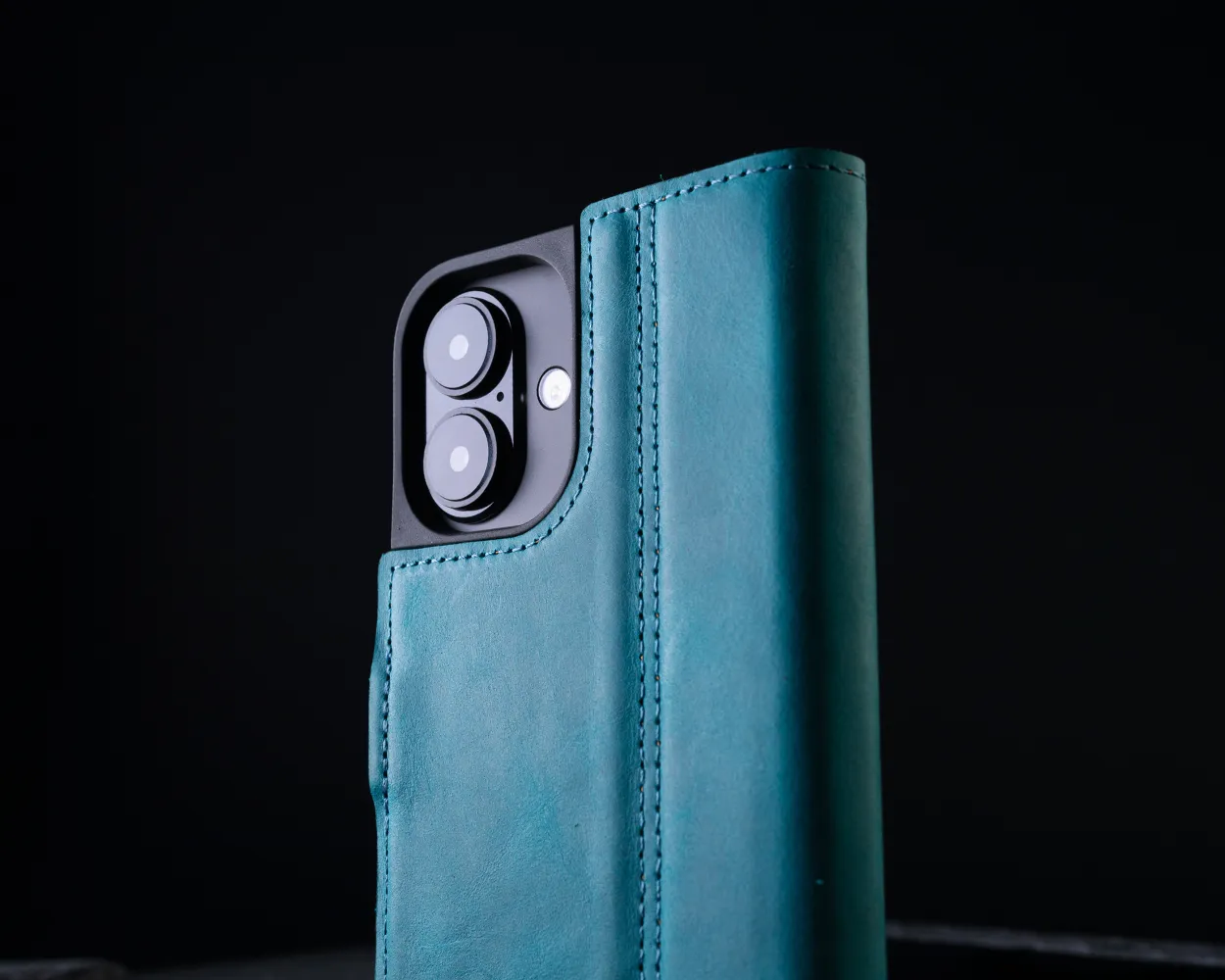 Apple iPhone 16 - Vintage Leather Wallet