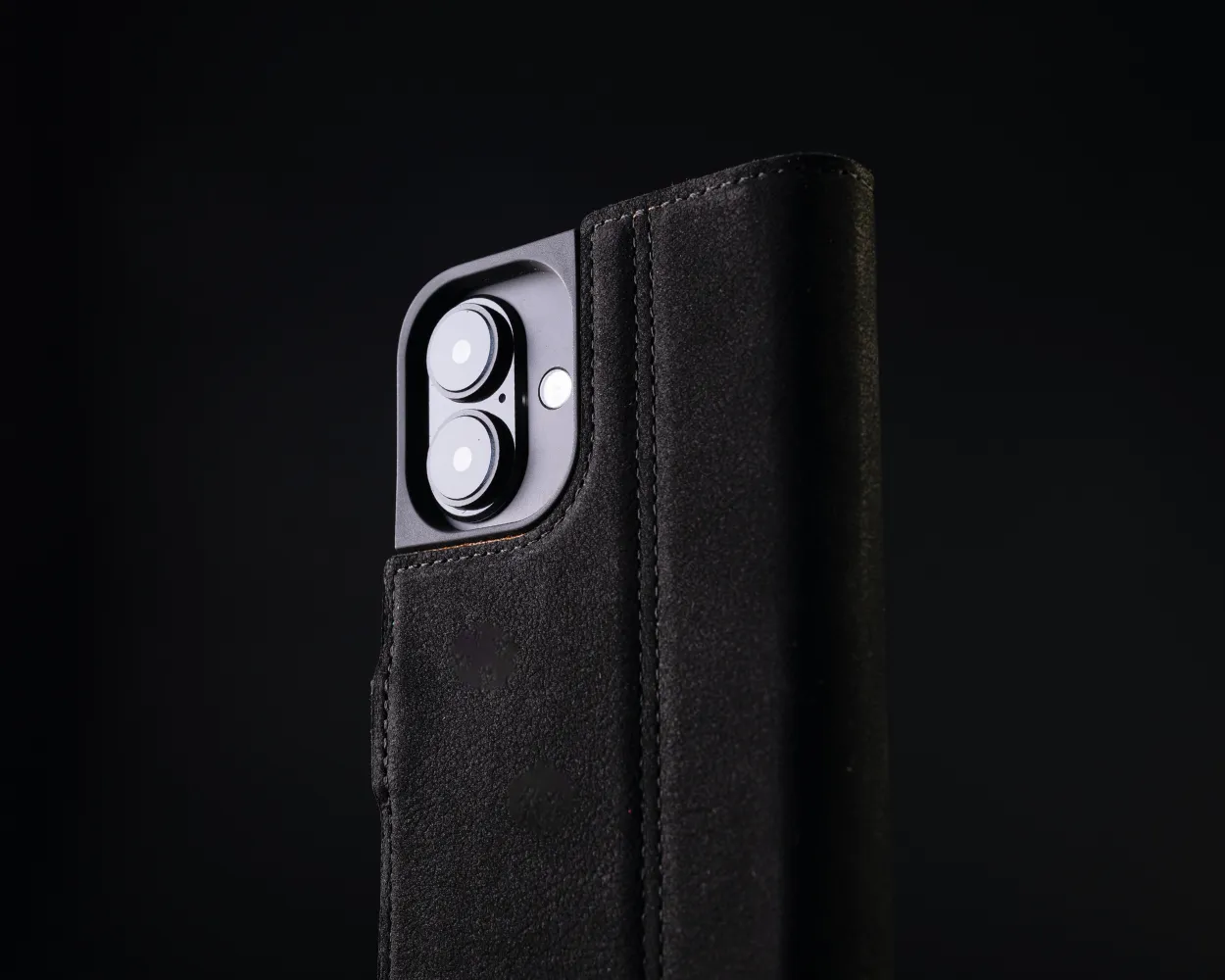 Apple iPhone 16 - Vintage Leather Wallet