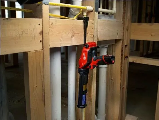 Milwaukee M12 Sausage Caulk Gun Kit