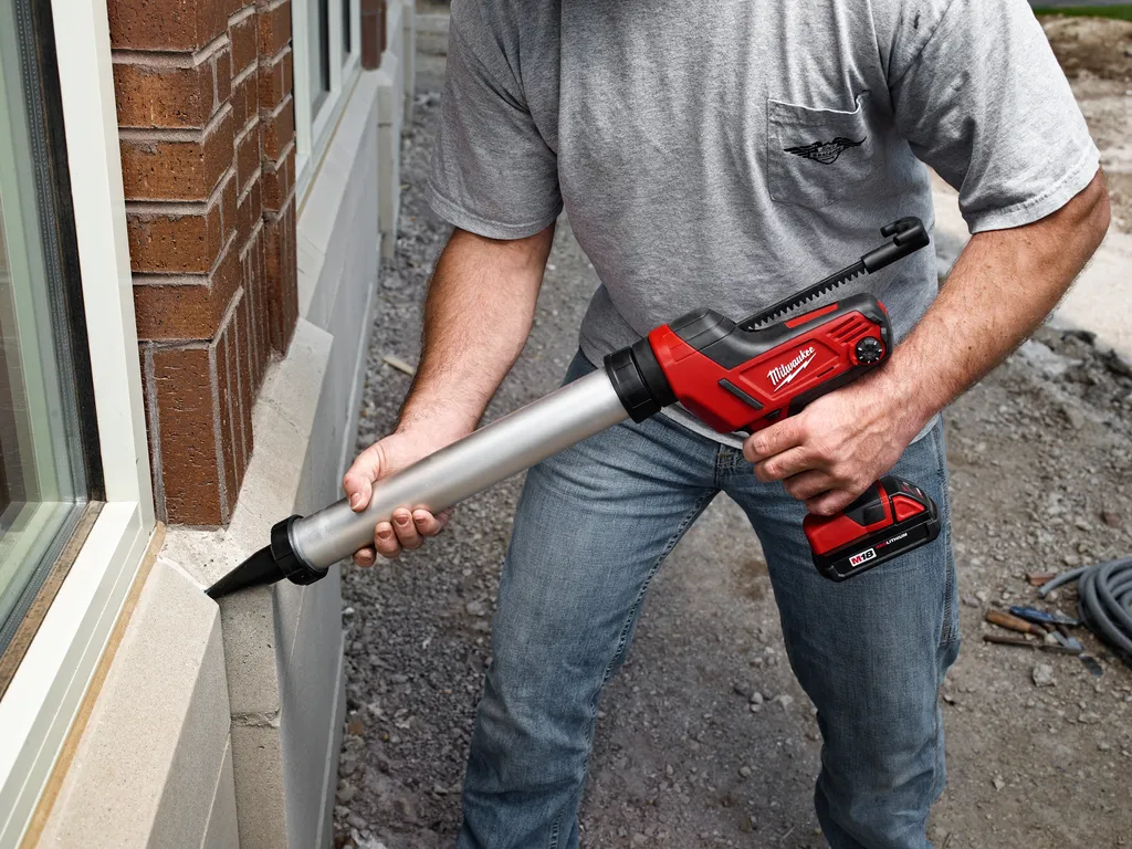 Milwaukee M18 Cordless 10 Oz Caulk And Adhesive Gun