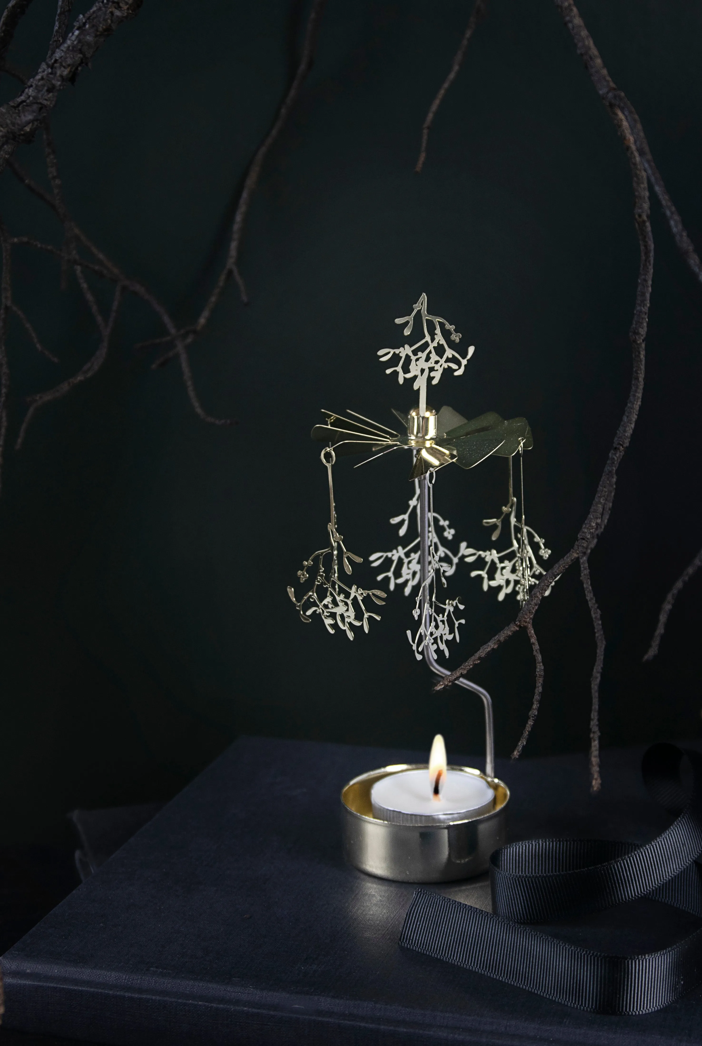 Mistletoe Gold - Rotating Carousel Candle Holder