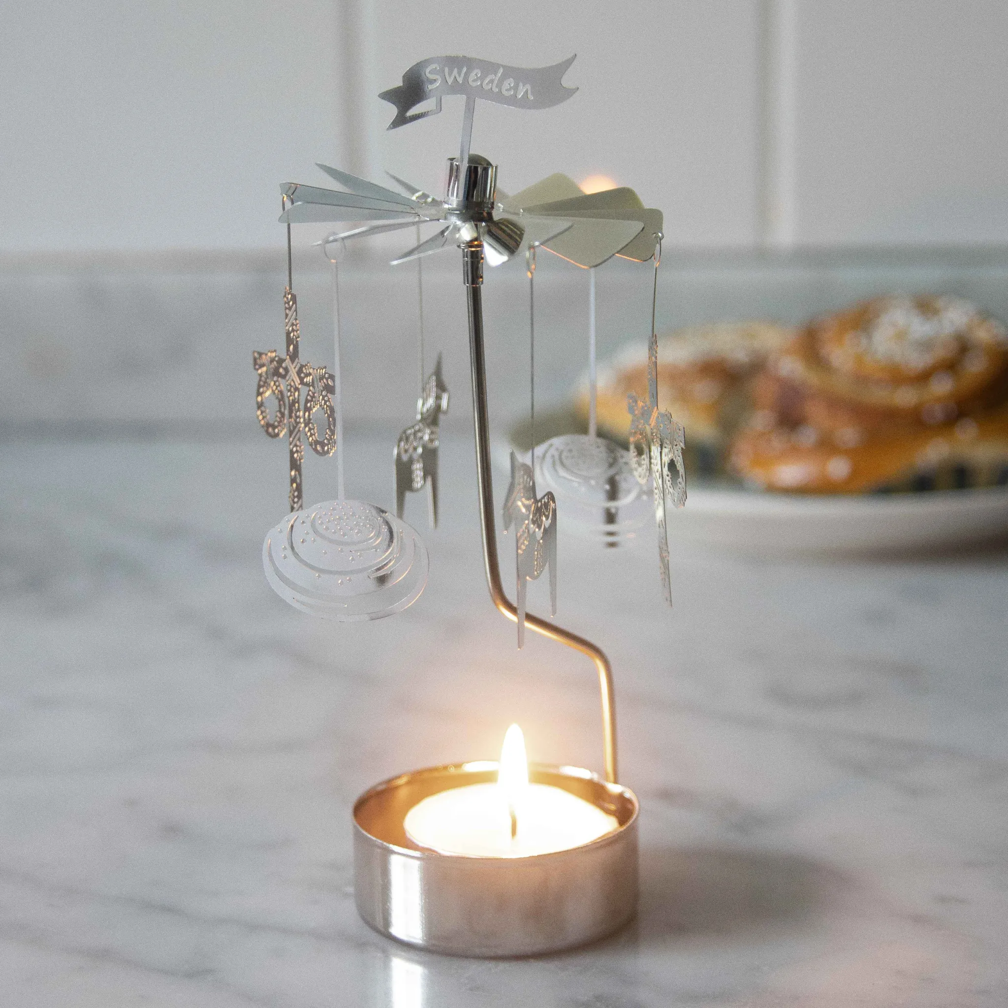 Rotating Candle Holder - Like A Swede