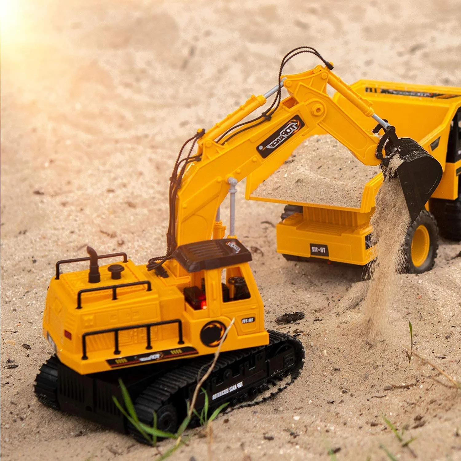 Top Race 7 Channel Full Functional RC Excavator, Battery Powered Electric RC Remote